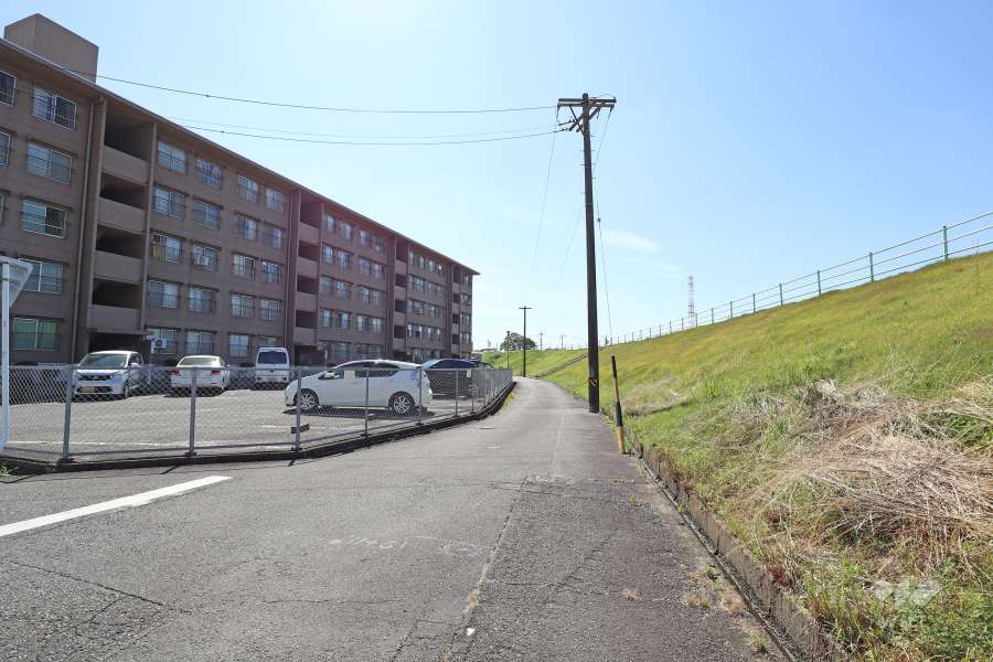 敷地北側の前面道路
