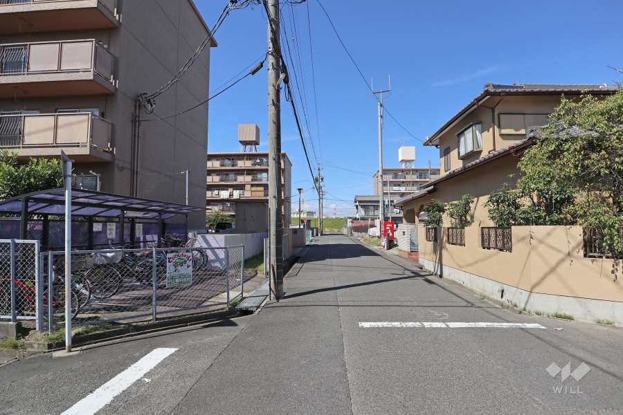 敷地南東側の前面道路