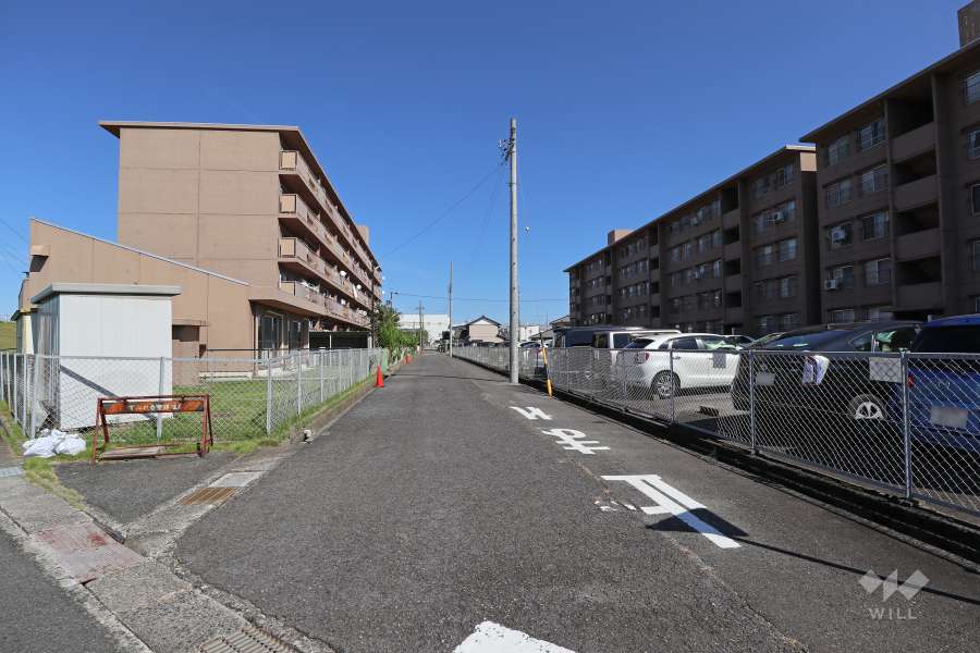 敷地南側の前面道路