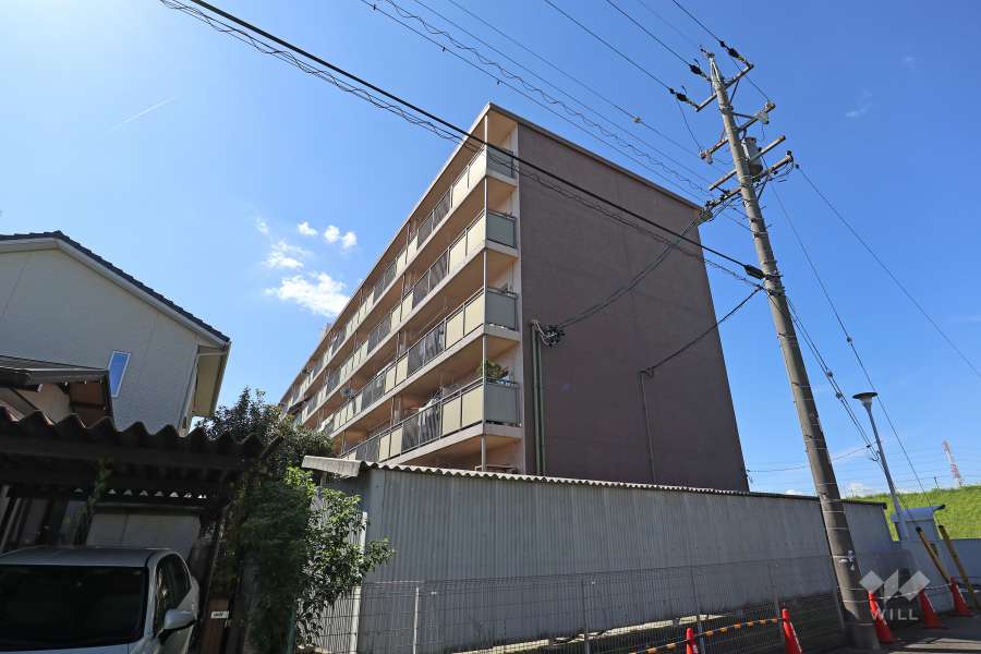 パビリオン菫台D棟の外観(南東側から）
