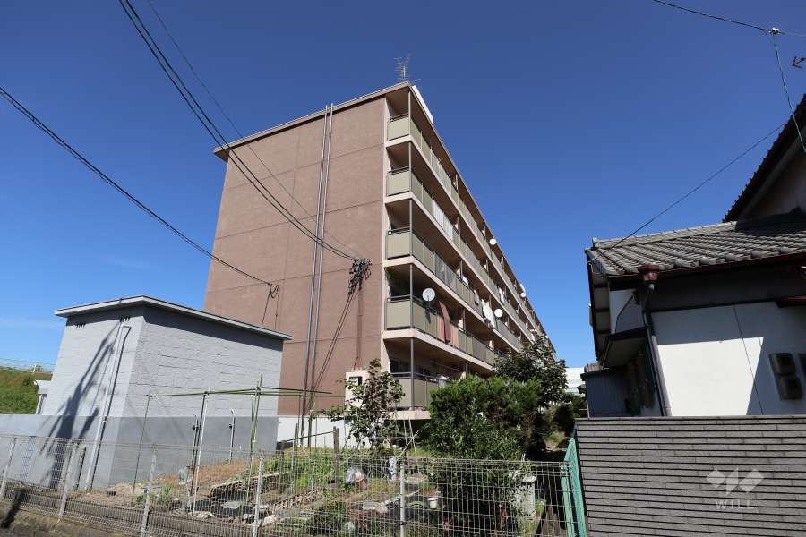 パビリオン菫台E棟の外観(南西側から）