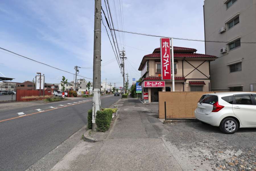 敷地北側の前面道路