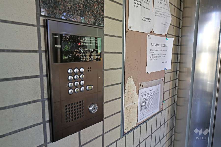 エントランスはオートロック付きです。