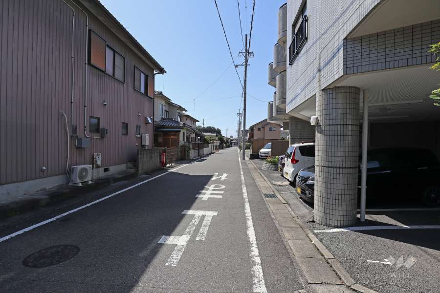 敷地南東側の前面道路