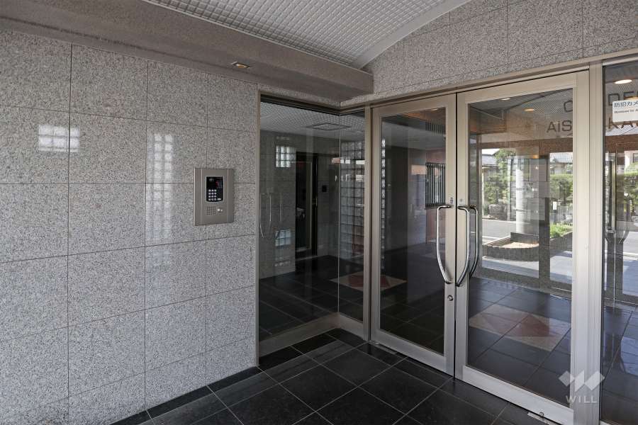 エントランスはオートロック付きです。