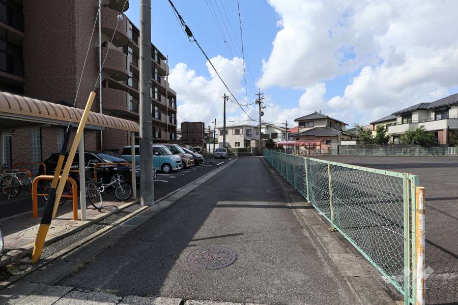 敷地北西側の前面道路