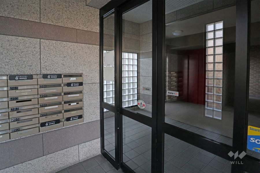 エントランスと共用ポスト