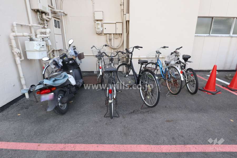 駐輪場とバイク置場