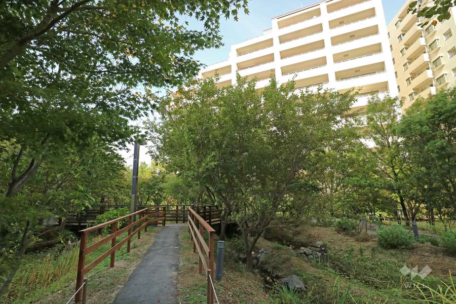 共用庭園とＢ棟