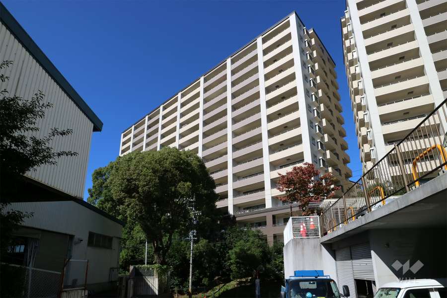 プレシアスシティ・ザ・シーズンズＣ棟の外観（南東側から）