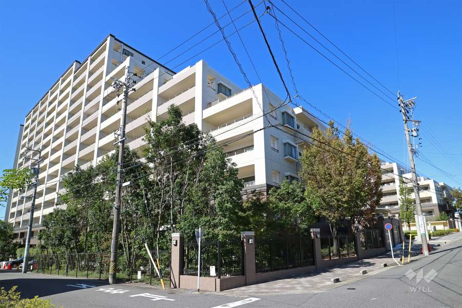 プレシアスシティ・ザ・シーズンズ全体の外観（東側から）