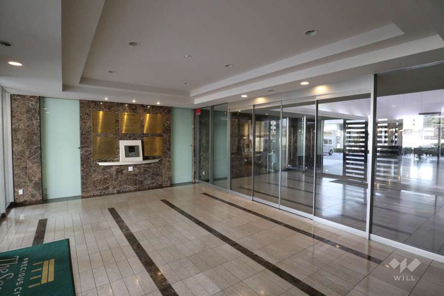 エントランスはオートロックです。