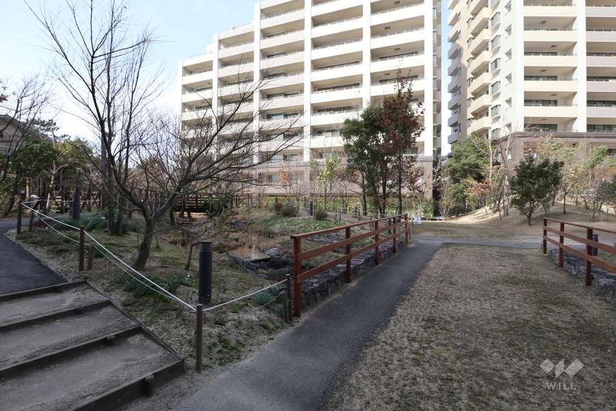 敷地中央にある庭園