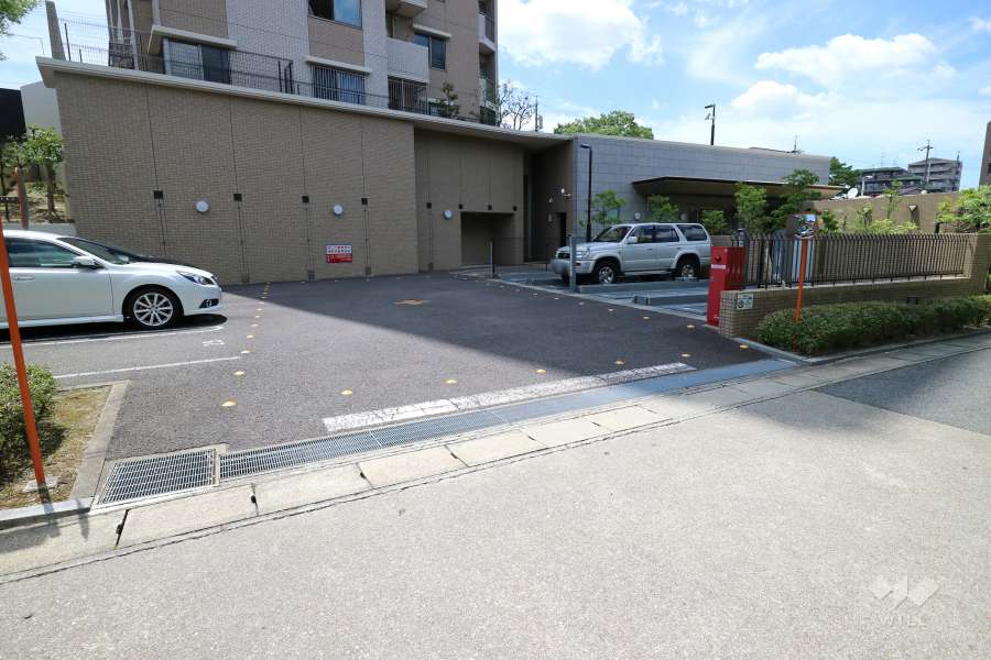 南東側敷地内駐車場出入り口