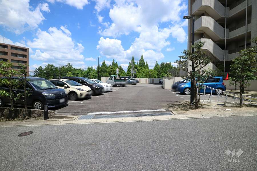 北側敷地内駐車場出入り口