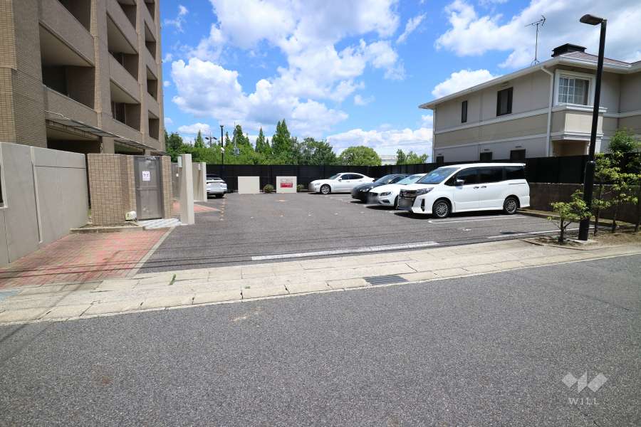 南西側敷地内駐車場出入り口