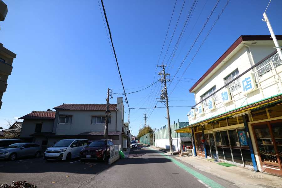 敷地北側の前面道路（東側から）