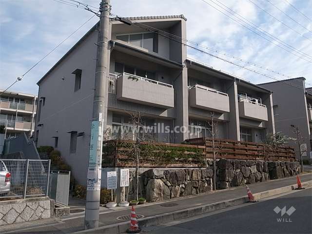 ローレルスクエア豊中緑丘6番館の外観（西側から）