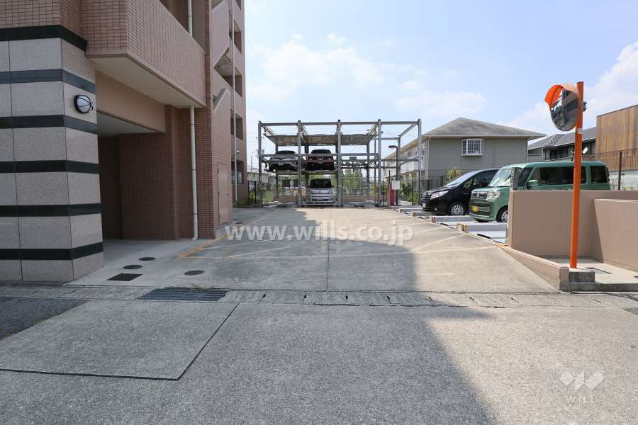 駐車場出入り口