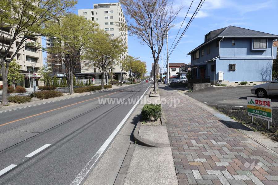 敷地南側の前面道路