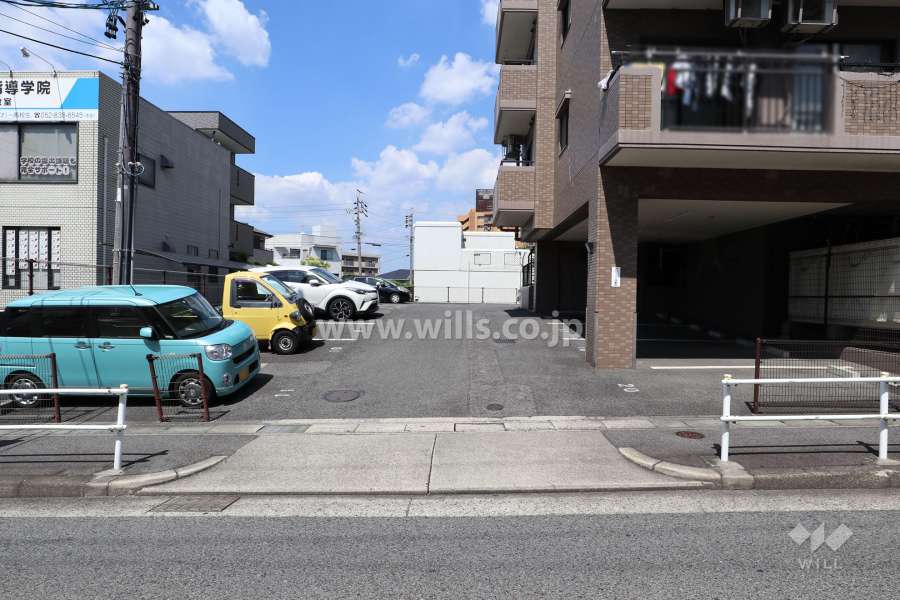 駐車場出入り口