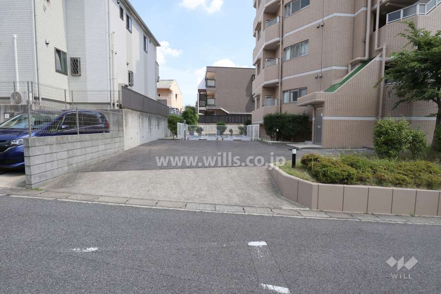 駐車場出入り口