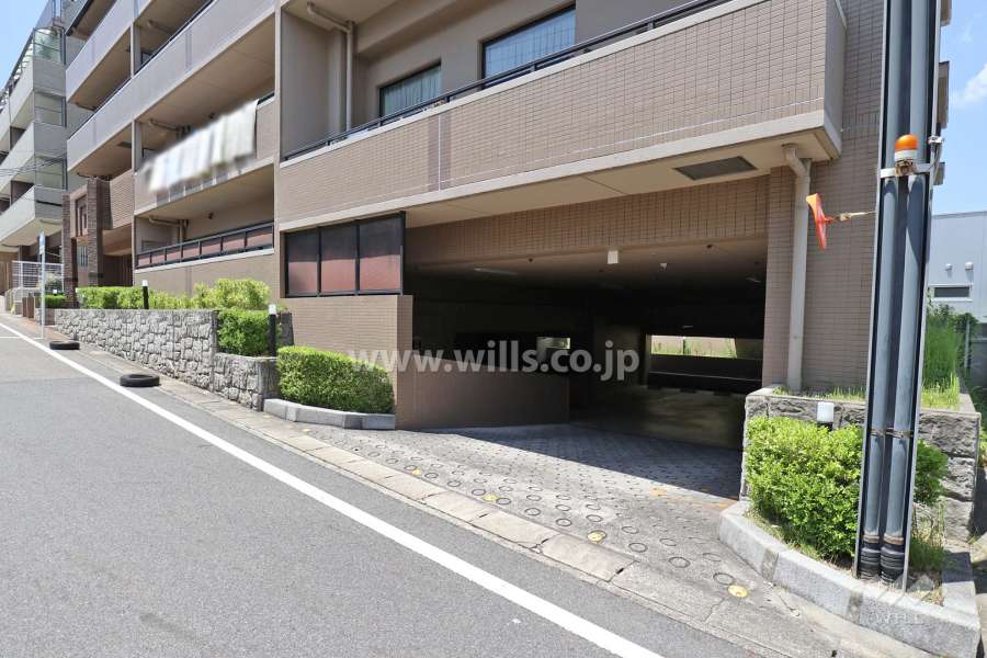 駐車場出入り口