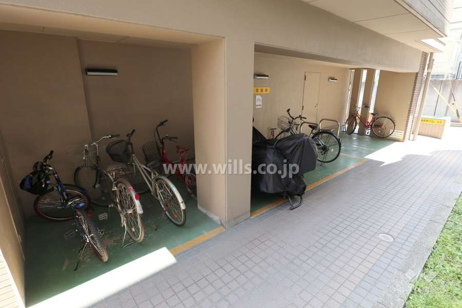 駐輪場とバイク置場