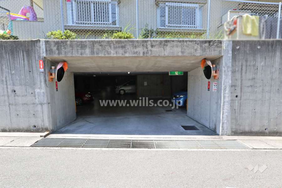 駐車場出入り口
