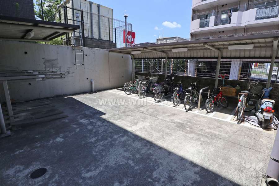 駐輪場とバイク置場
