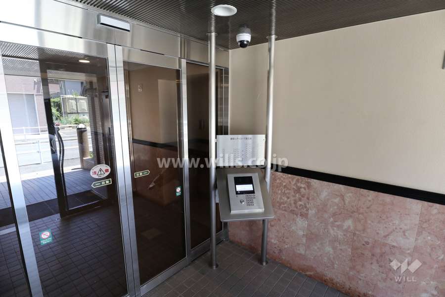 エントランスはオートロック付きです。