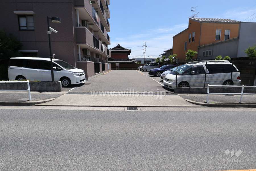 駐車場出入り口