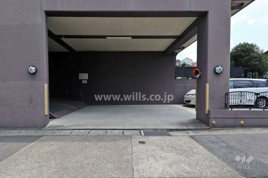 駐車場出入り口