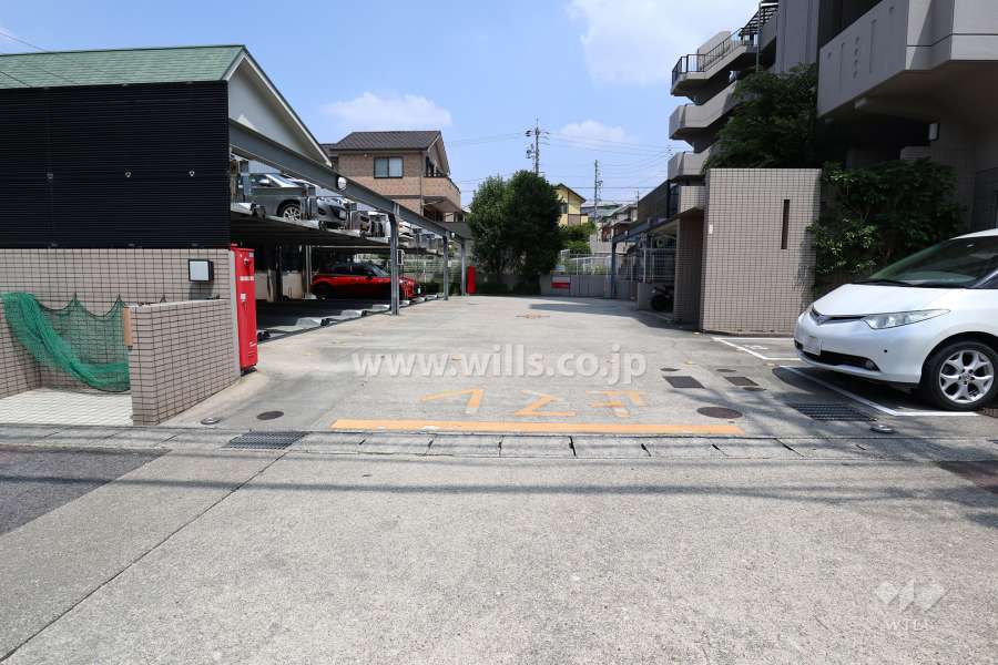 駐車場出入り口