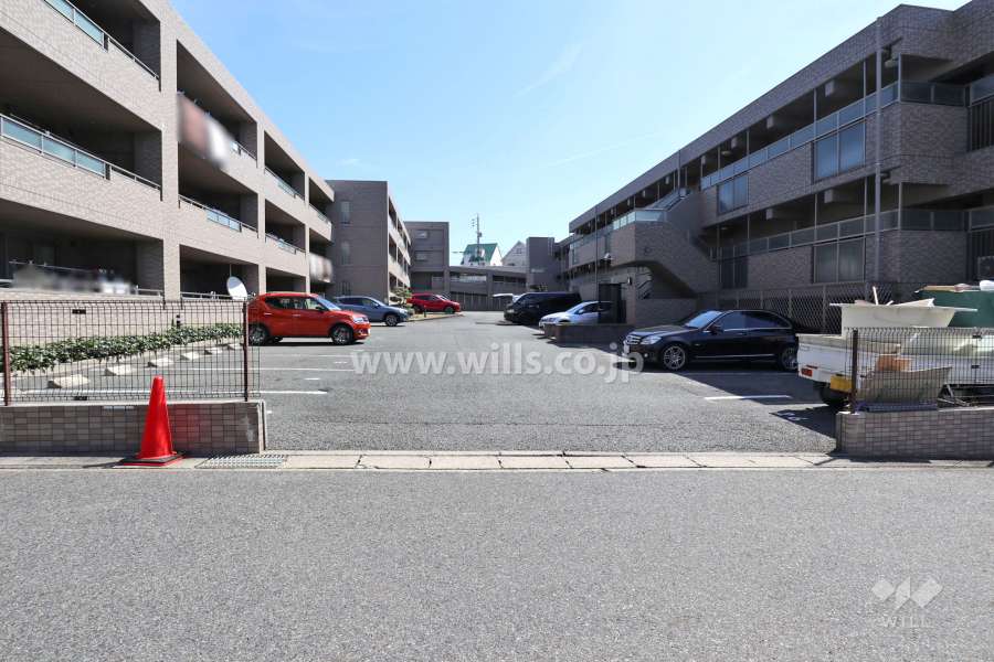 駐車場出入り口