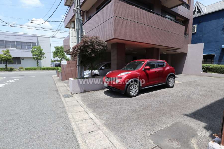 駐車場出入り口