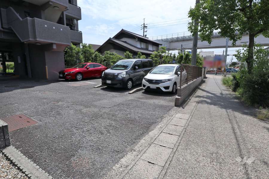 駐車場出入り口