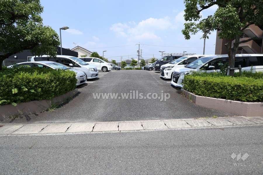 駐車場出入り口