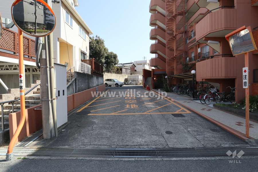 駐車場出入り口