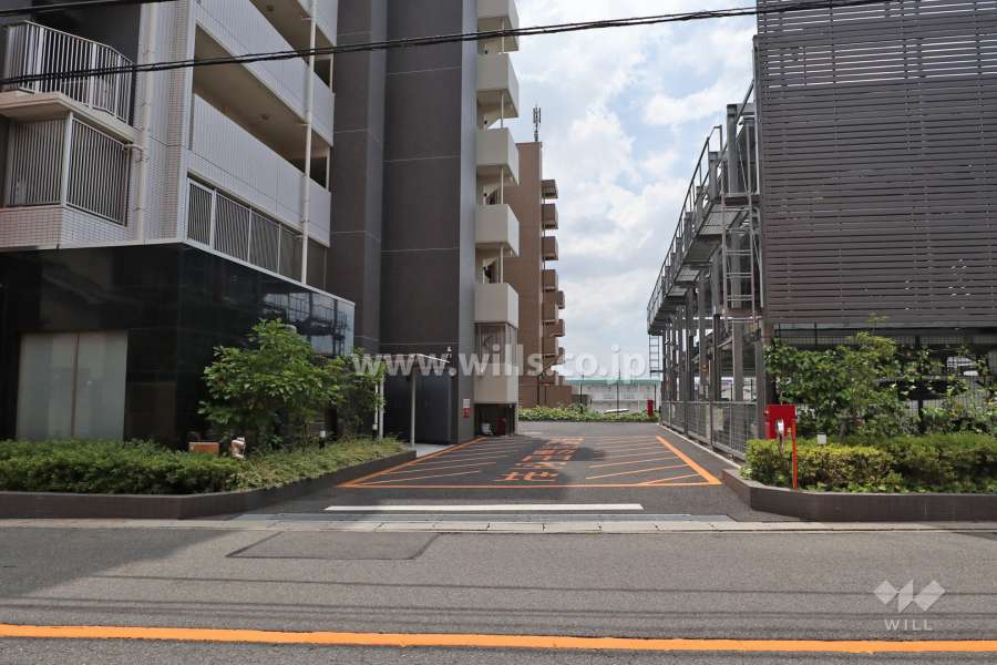 駐車場出入り口