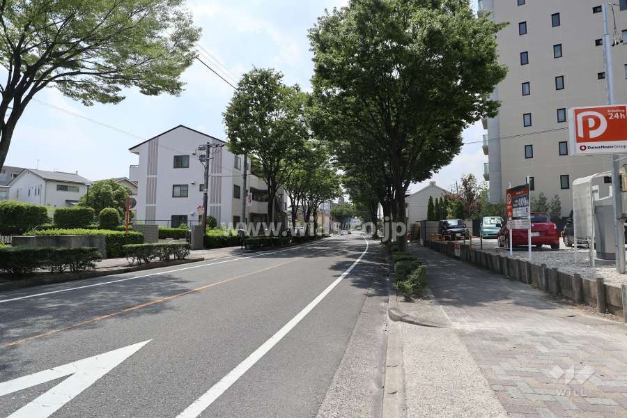 敷地南側の前面道路（東側から）