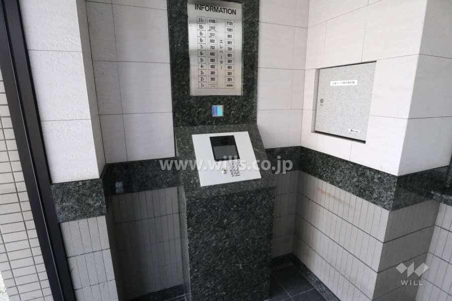 エントランスはオートロック付きです。