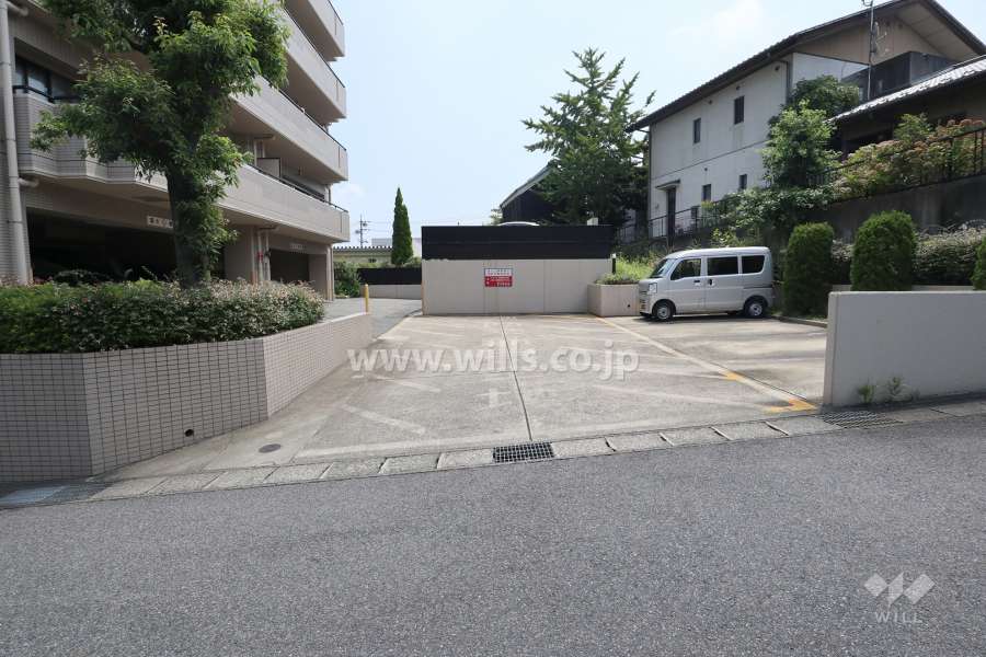 駐車場出入り口