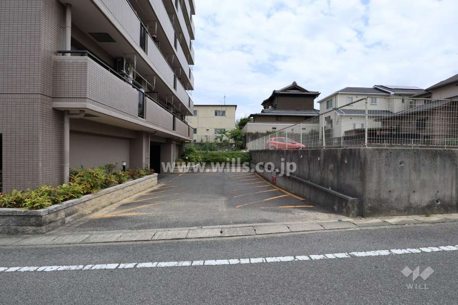 駐車場出入り口