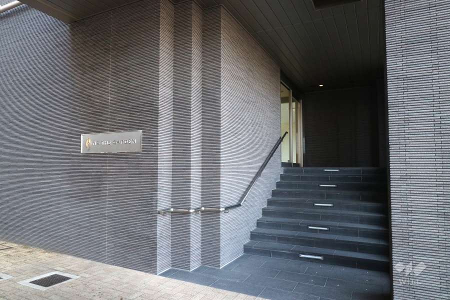 駐車場の出入り口（リングシャッター付き）