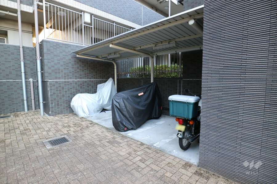 エントランスはオートロック付きです。