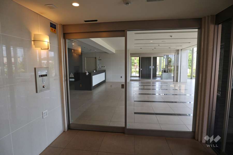 エントランスはオートロック付きです。