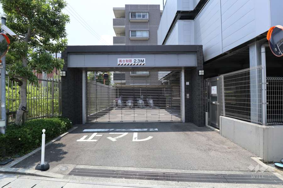 駐車場出入り口（リングシャッター付き）