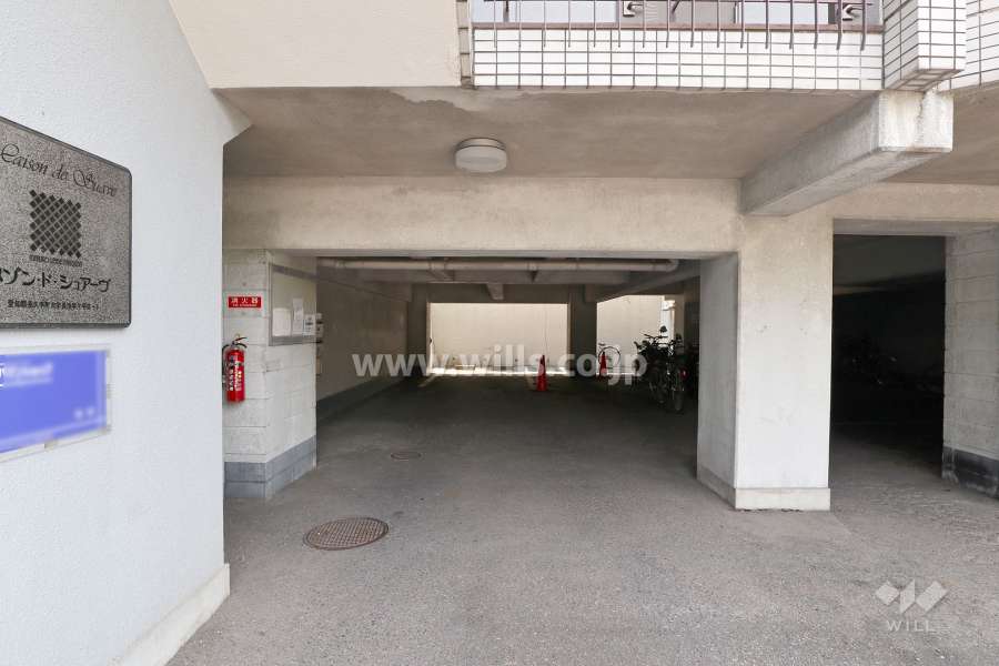 駐車場出入り口