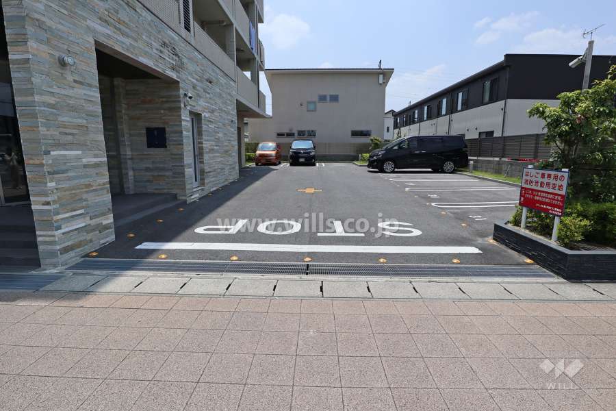 駐車場出入り口
